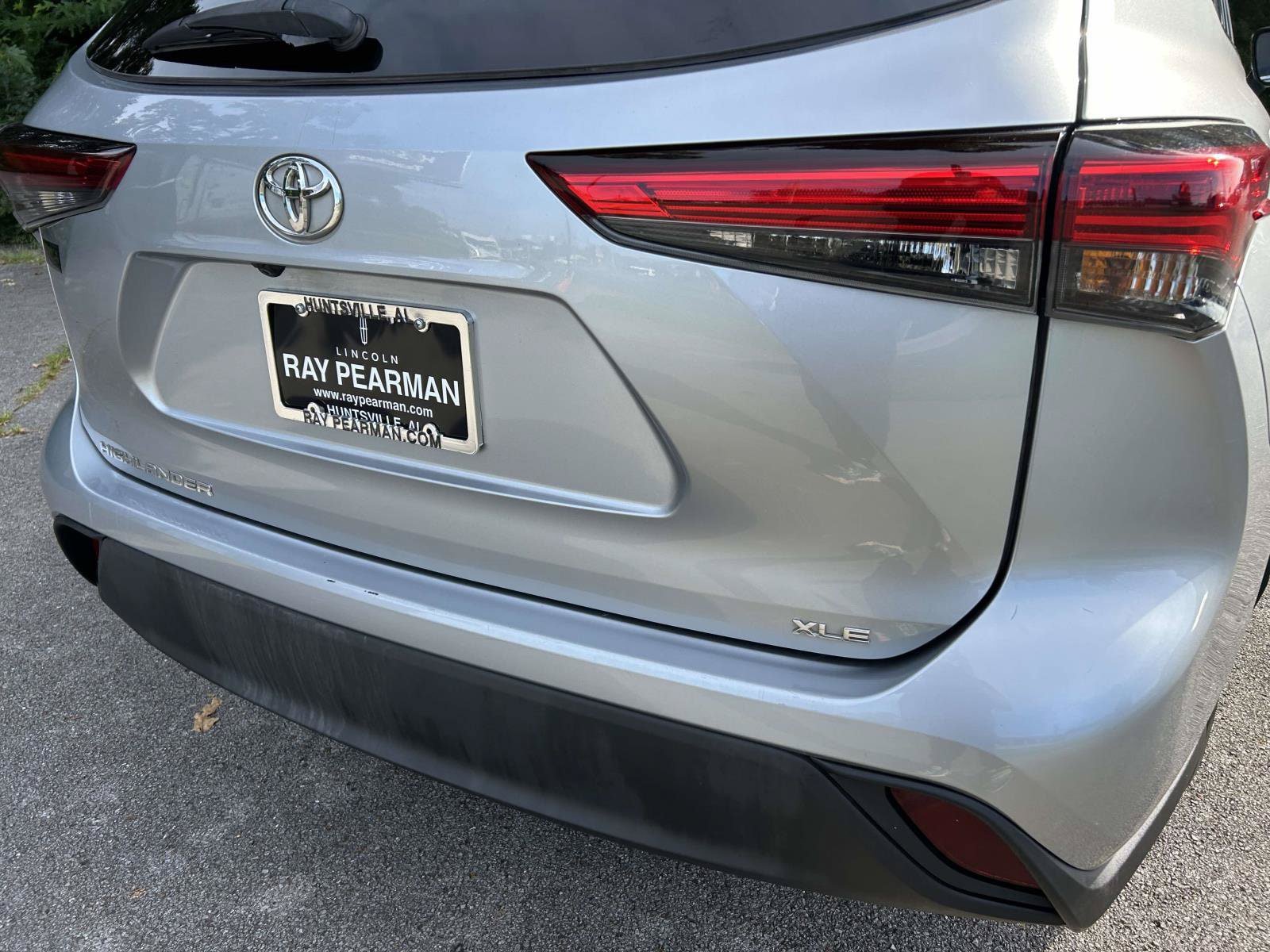 Used 2020 Toyota Highlander XLE FWD image 4