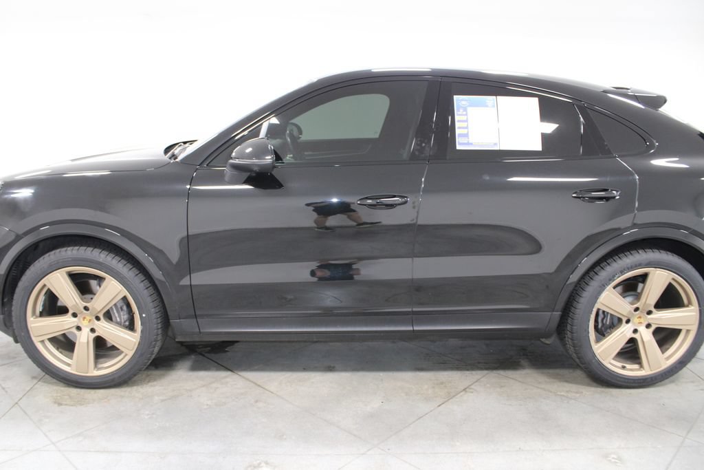 Used 2024 Porsche Cayenne Coupe AWD/4WD image 6