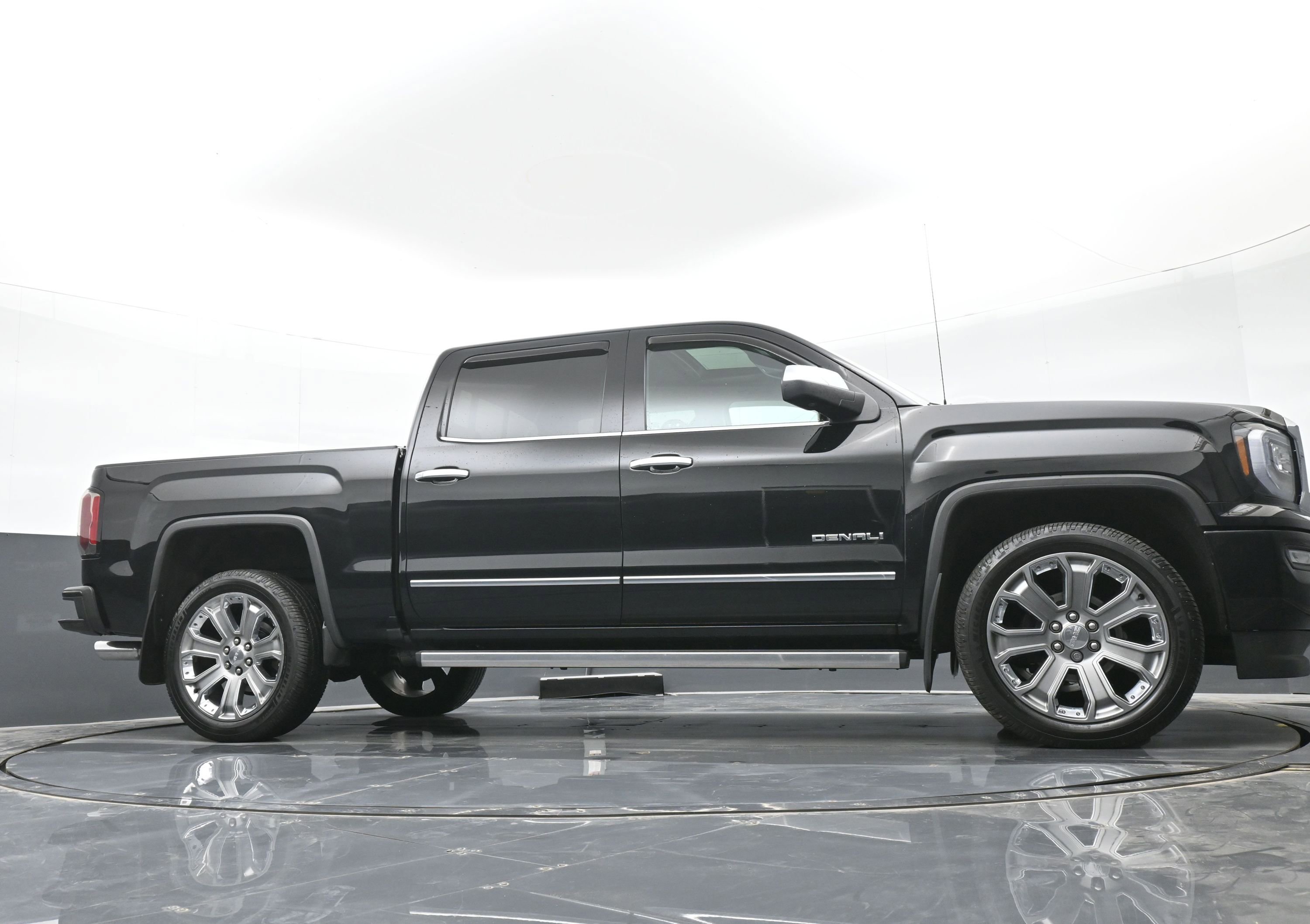 Used 2018 GMC Sierra 1500 Denali w/ Denali Ultimate Package image 40