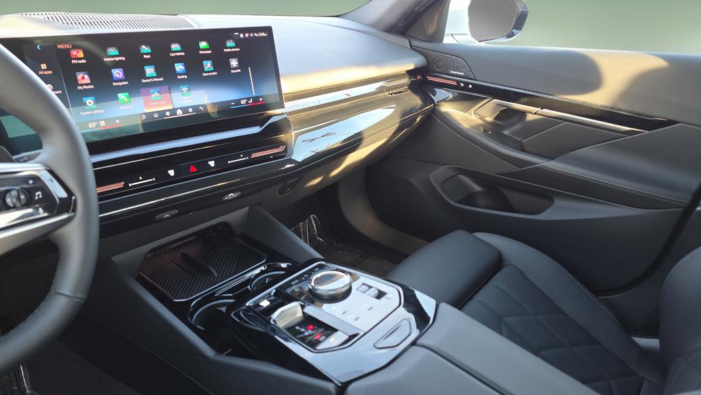 Used 2025 BMW 530i xDrive image 24