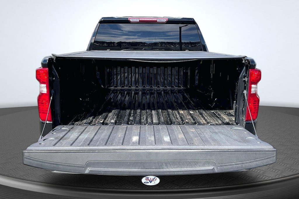 Used 2023 Chevrolet Silverado 1500 LT AWD/4WD image 9
