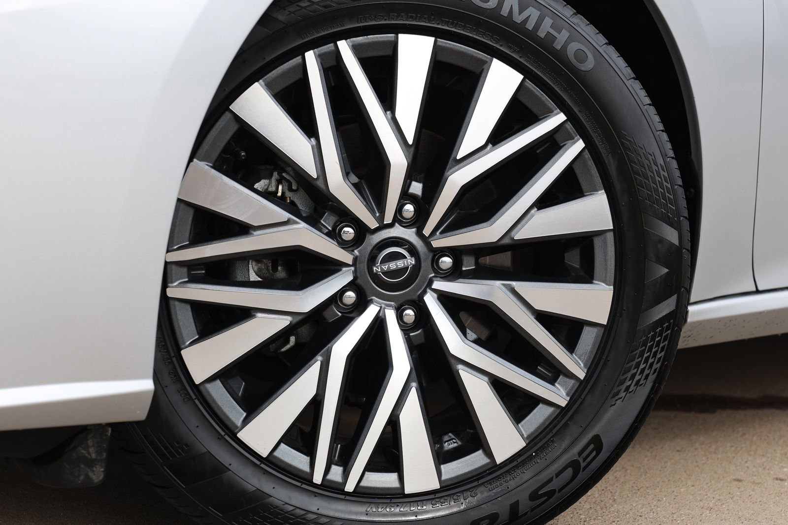 Used 2025 Nissan Altima 2.5 SV image 11