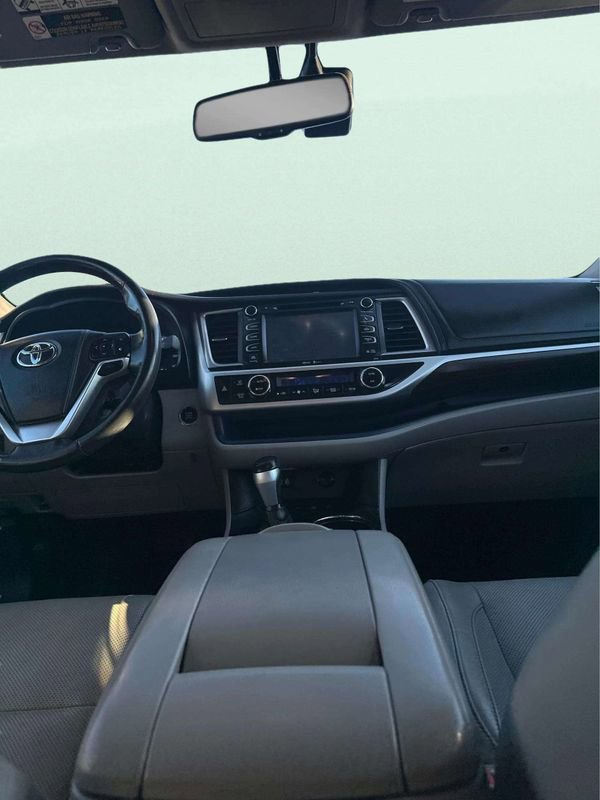 Used 2014 Toyota Highlander Limited w/ Driver Technology Package image 11