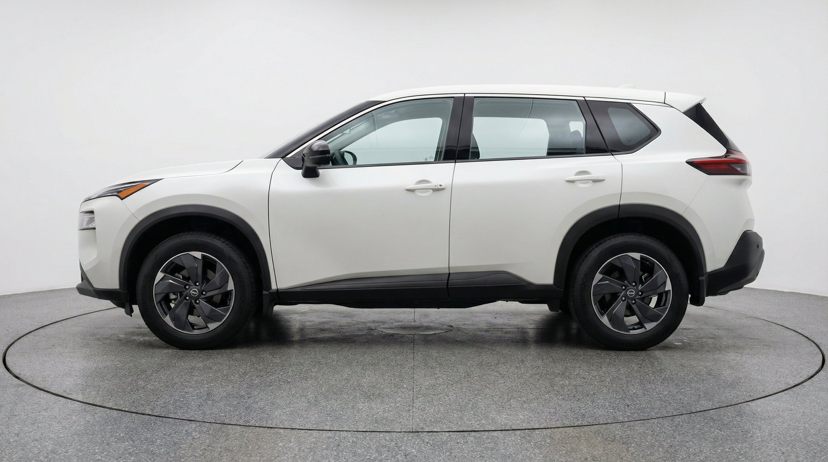 Used 2025 Nissan Rogue SV AWD/4WD image 5
