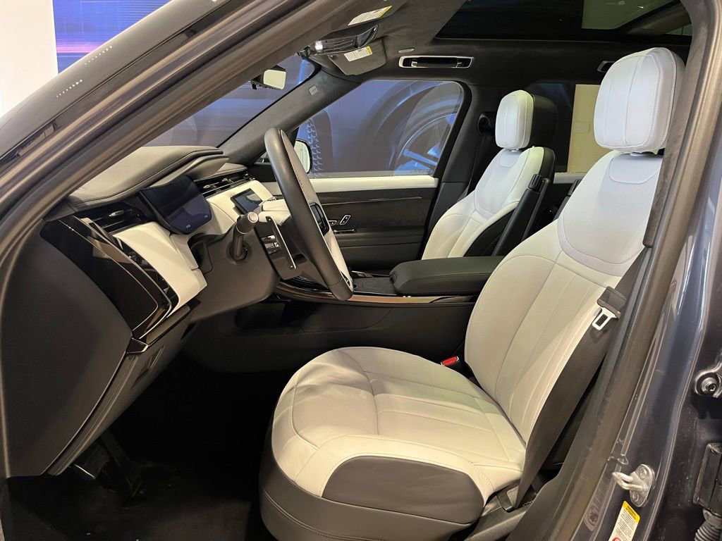 Used 2023 Land Rover Range Rover Sport First Edition image 2