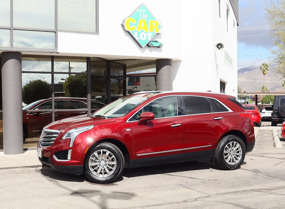 Used 2017 Cadillac XT5 Luxury w/ Driver Awareness Package FWD image 4