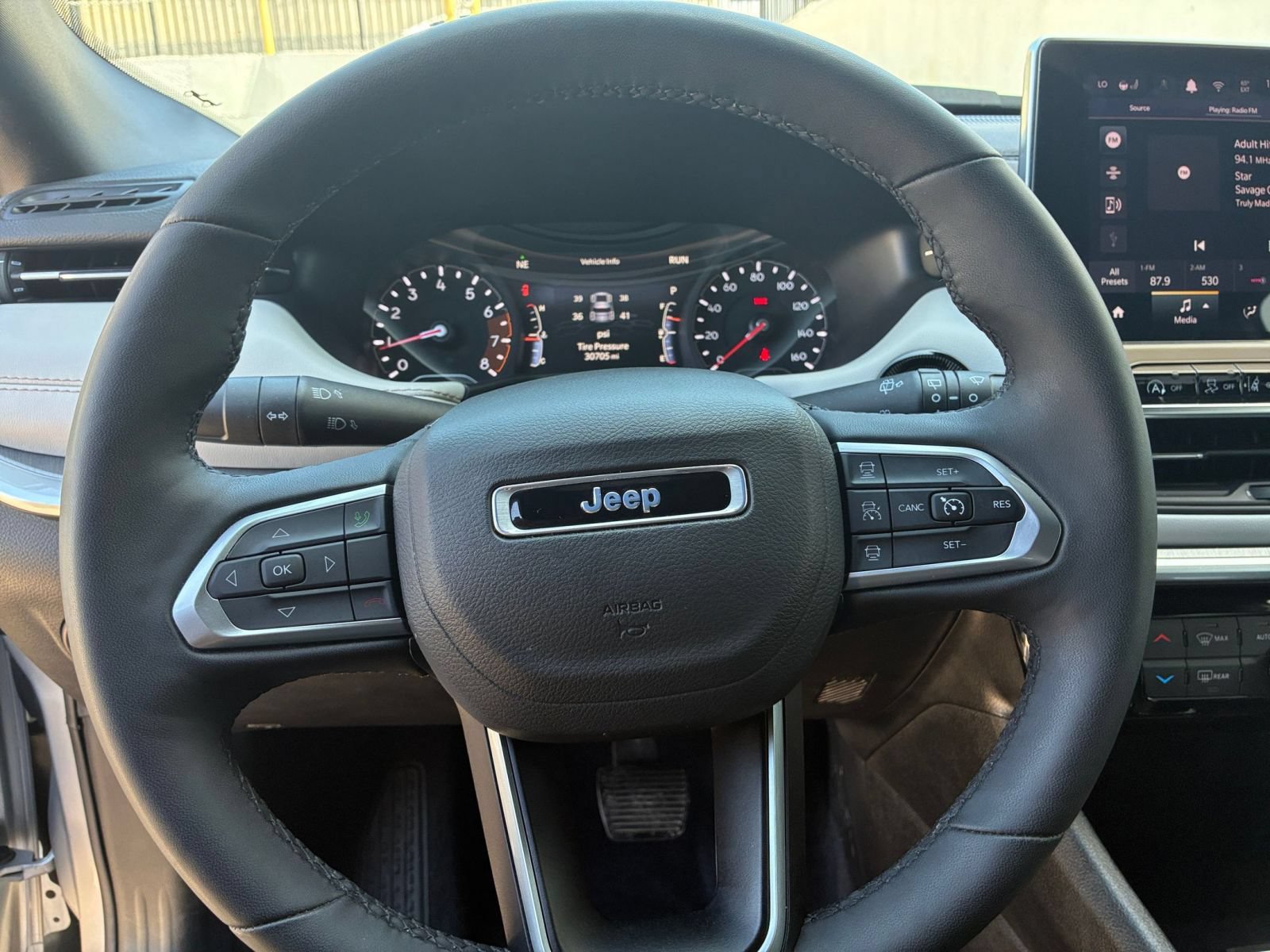 Used 2025 Jeep Compass Limited AWD/4WD image 28