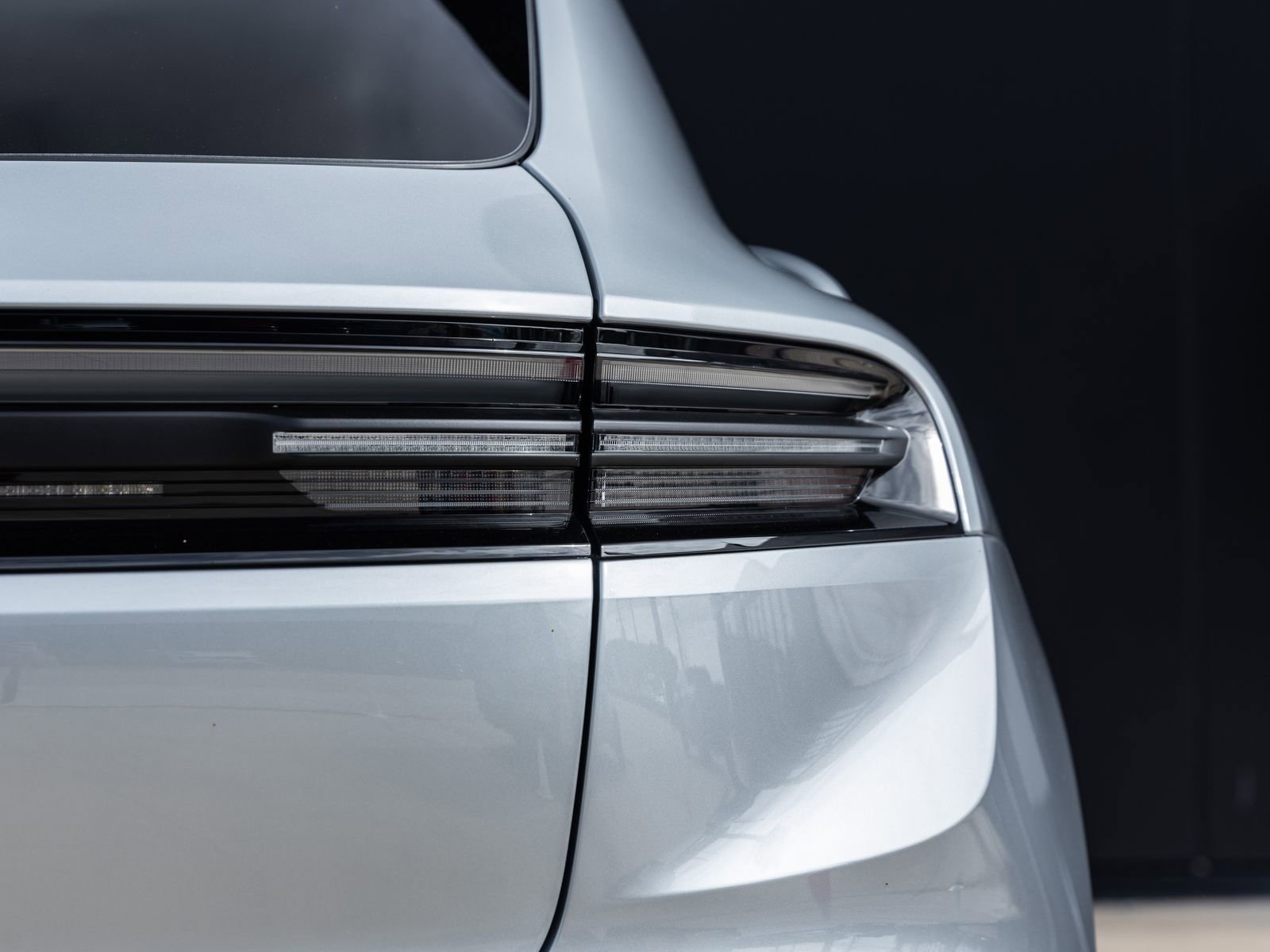 Certified 2025 Porsche Macan Electric image 13