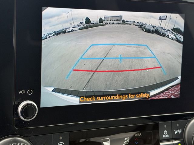 Used 2023 Toyota Highlander XLE FWD image 16