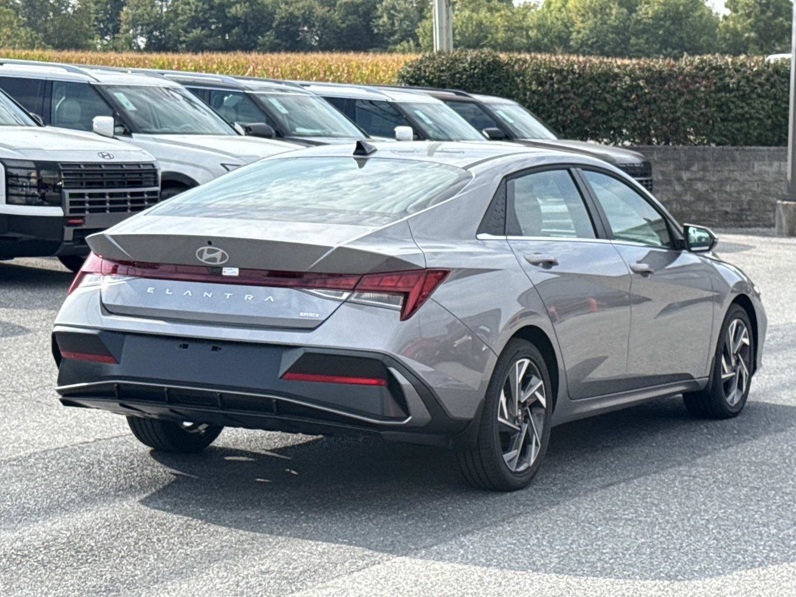 New 2025 Hyundai Elantra Limited image 13