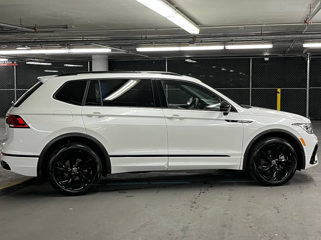 Certified 2023 Volkswagen Tiguan SE R-Line FWD image 39