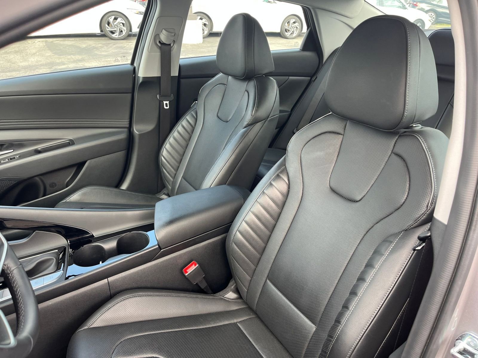 Used 2025 Hyundai Elantra Limited image 37