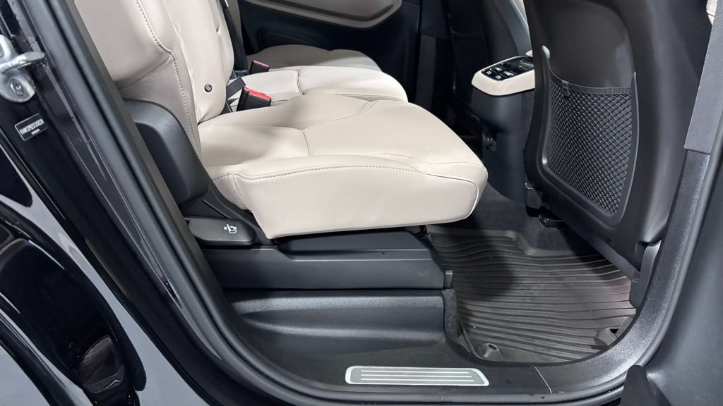 Certified 2025 Volvo XC90 B5 Plus AWD/4WD image 24