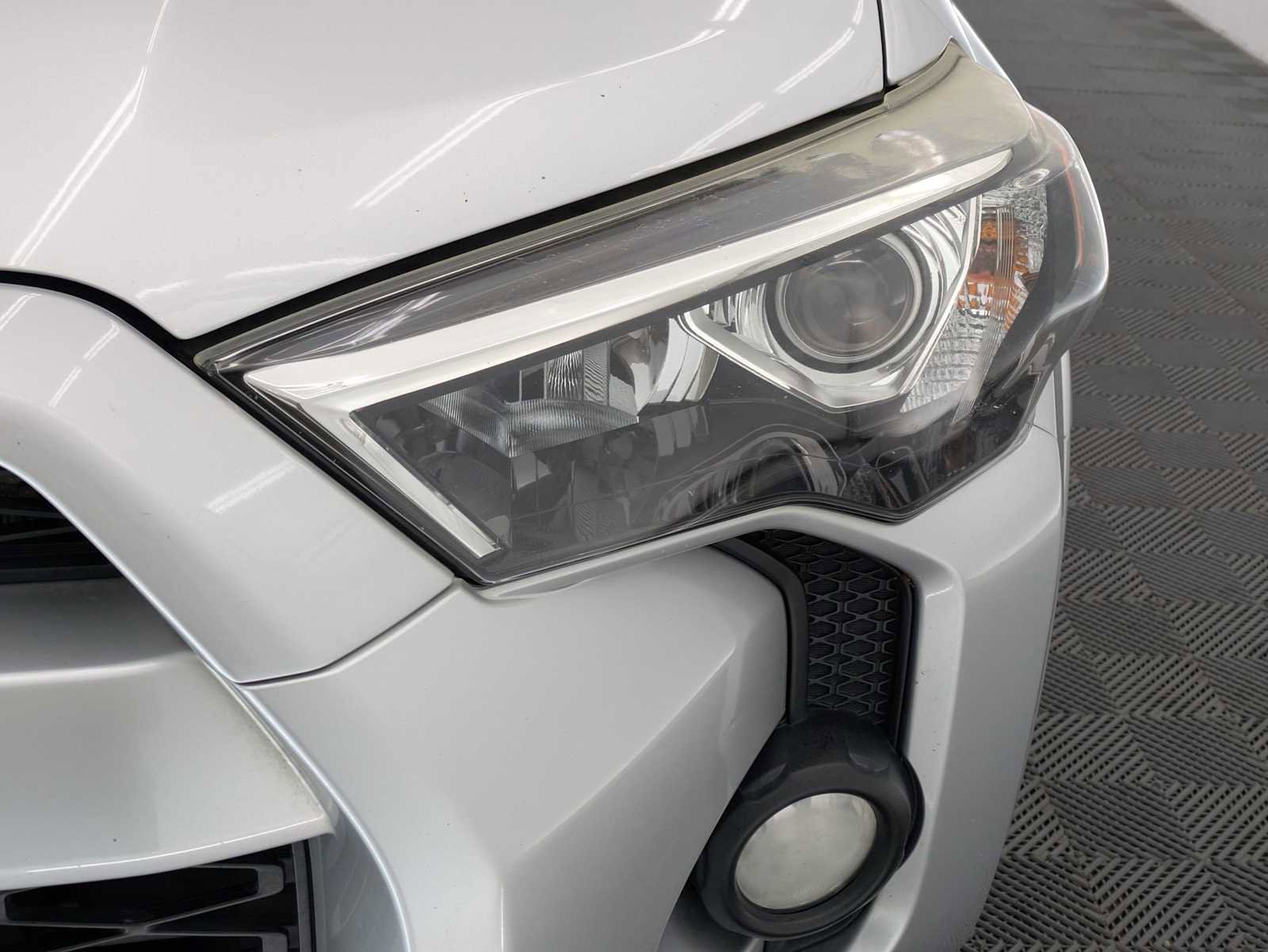 Used 2015 Toyota 4Runner SR5 AWD/4WD image 10