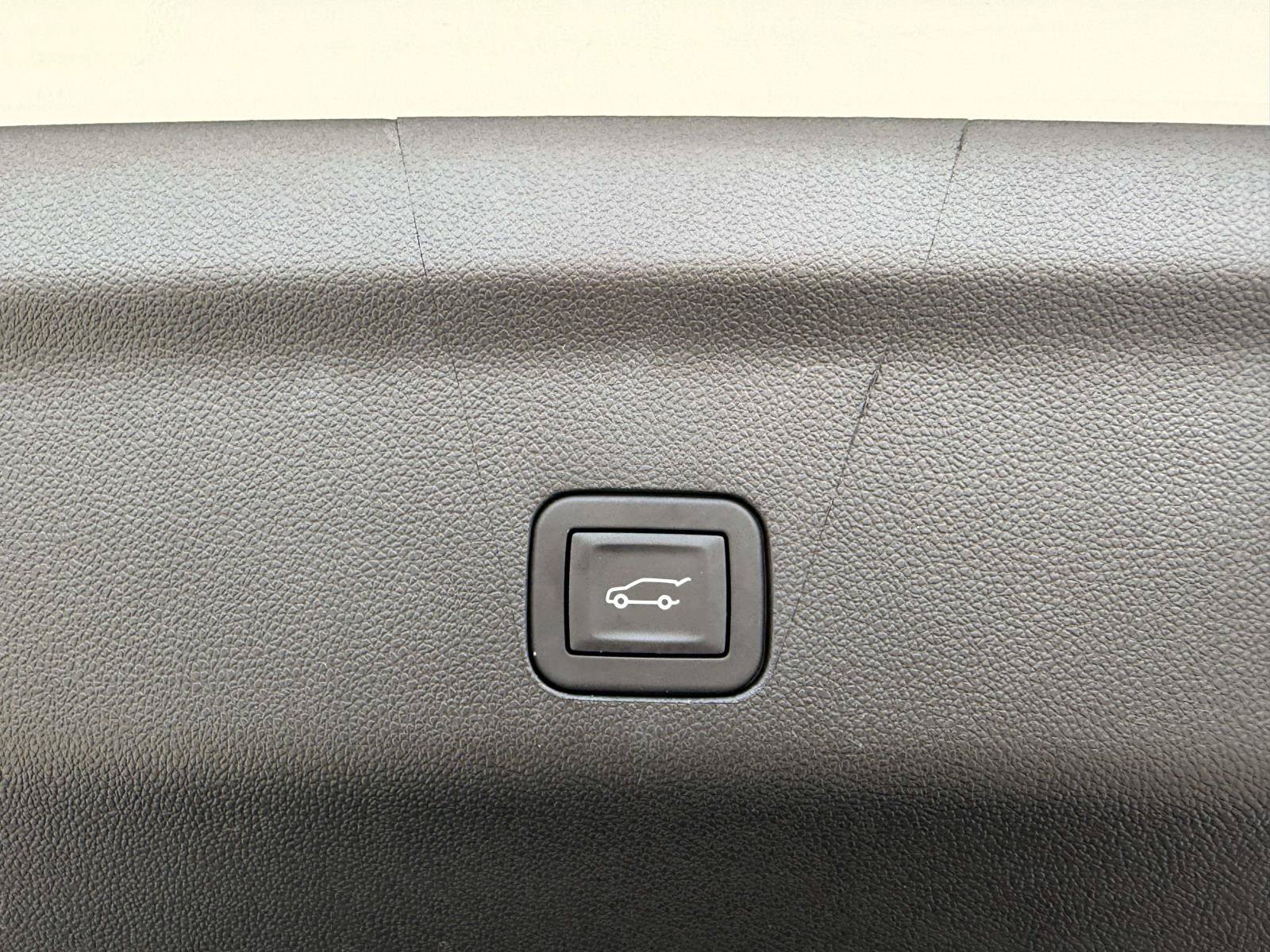 Certified 2026 Chevrolet Suburban LT w/ Comfort Package AWD/4WD image 8