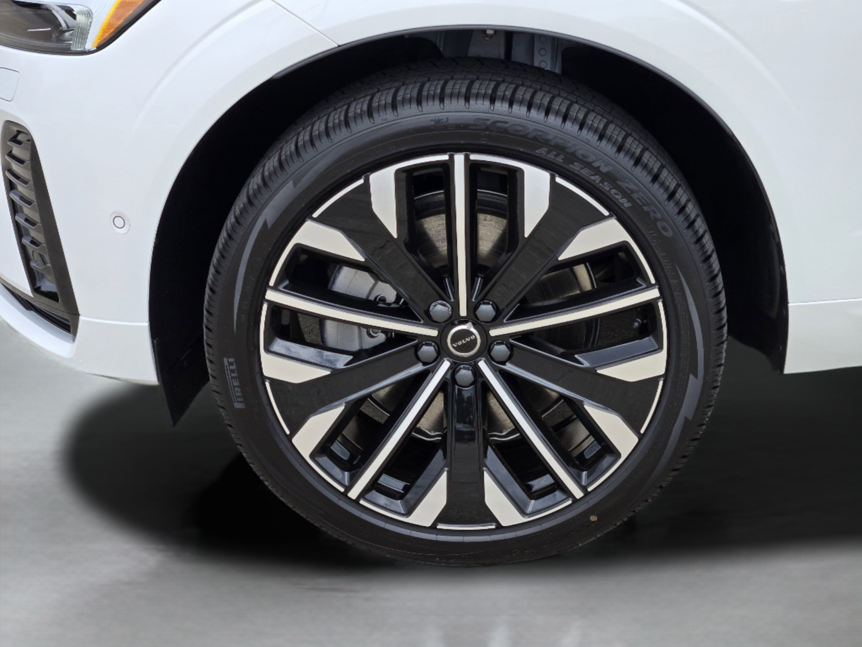 New 2026 Volvo XC60 T8 Ultra w/ Protection Package Premier AWD/4WD image 29