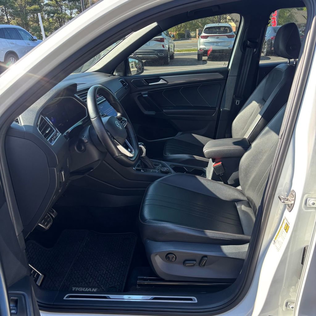 Used 2022 Volkswagen Tiguan SE R-Line AWD/4WD image 9