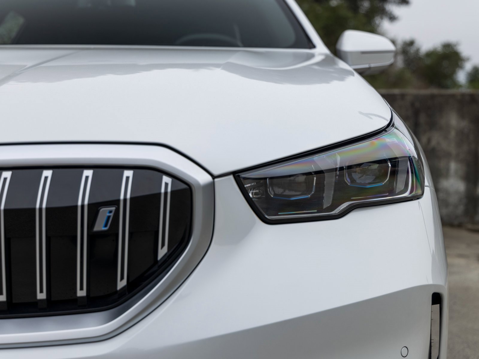 Used 2025 BMW i5 xDrive40 w/ Premium Package image 16