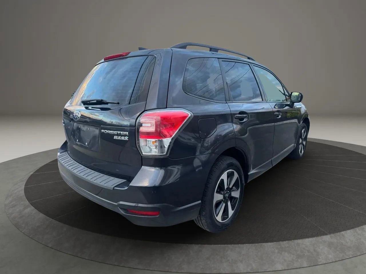 Used 2017 Subaru Forester 2.5i w/ Alloy Wheel Package AWD/4WD image 5