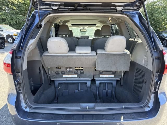 Used 2016 Toyota Sienna XLE w/ XLE Navigation Package FWD image 12