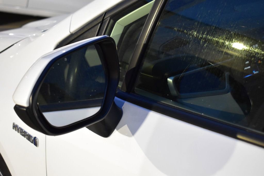 Used 2020 Toyota Corolla LE image 32