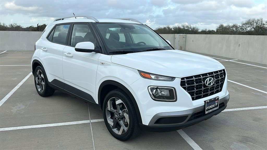 Certified 2025 Hyundai Venue SEL image 14