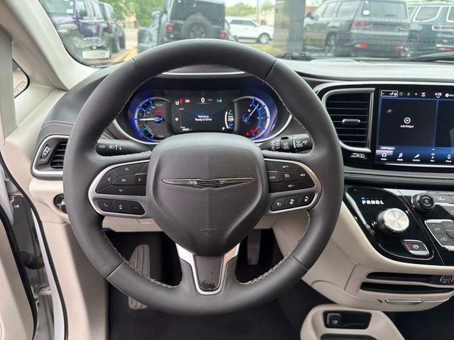 Used 2024 Chrysler Pacifica Limited FWD image 36