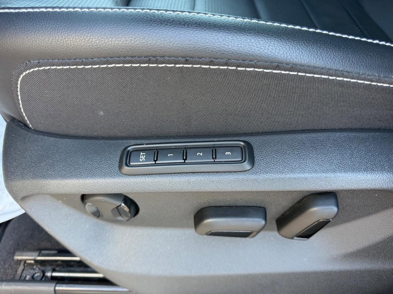 Used 2024 Volkswagen Atlas Cross Sport SEL R-Line image 21