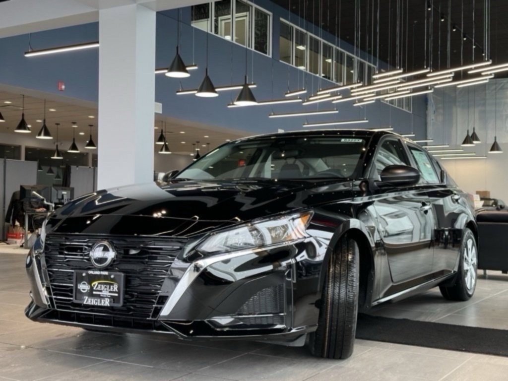 Certified 2025 Nissan Altima 2.5 S image 3