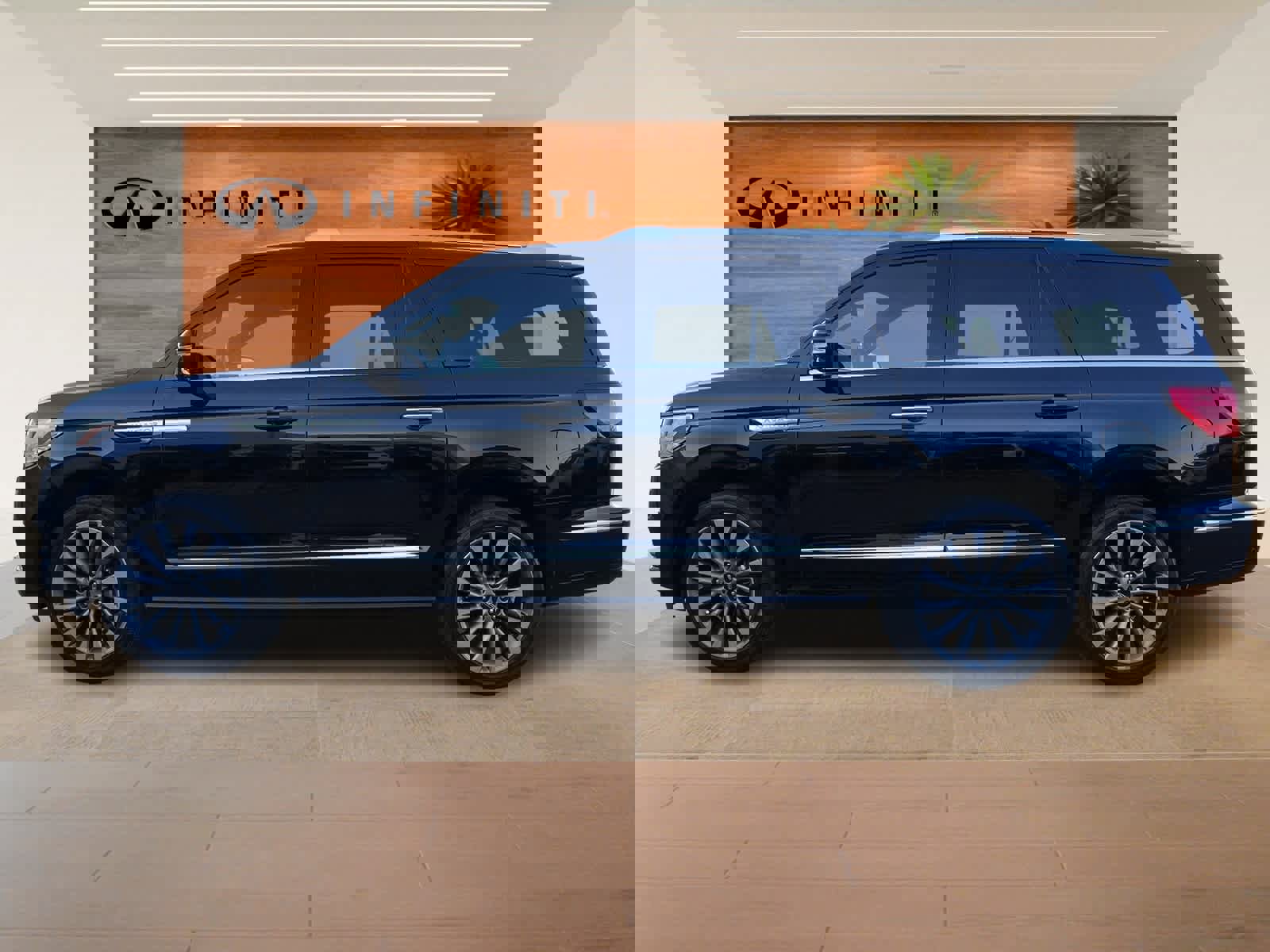 Used 2020 Lincoln Navigator L Reserve w/ Luxury Package image 4