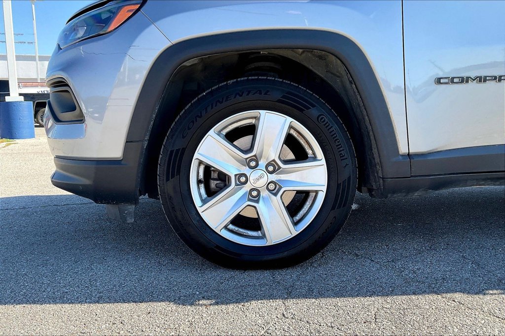 Used 2022 Jeep Compass Latitude FWD image 29