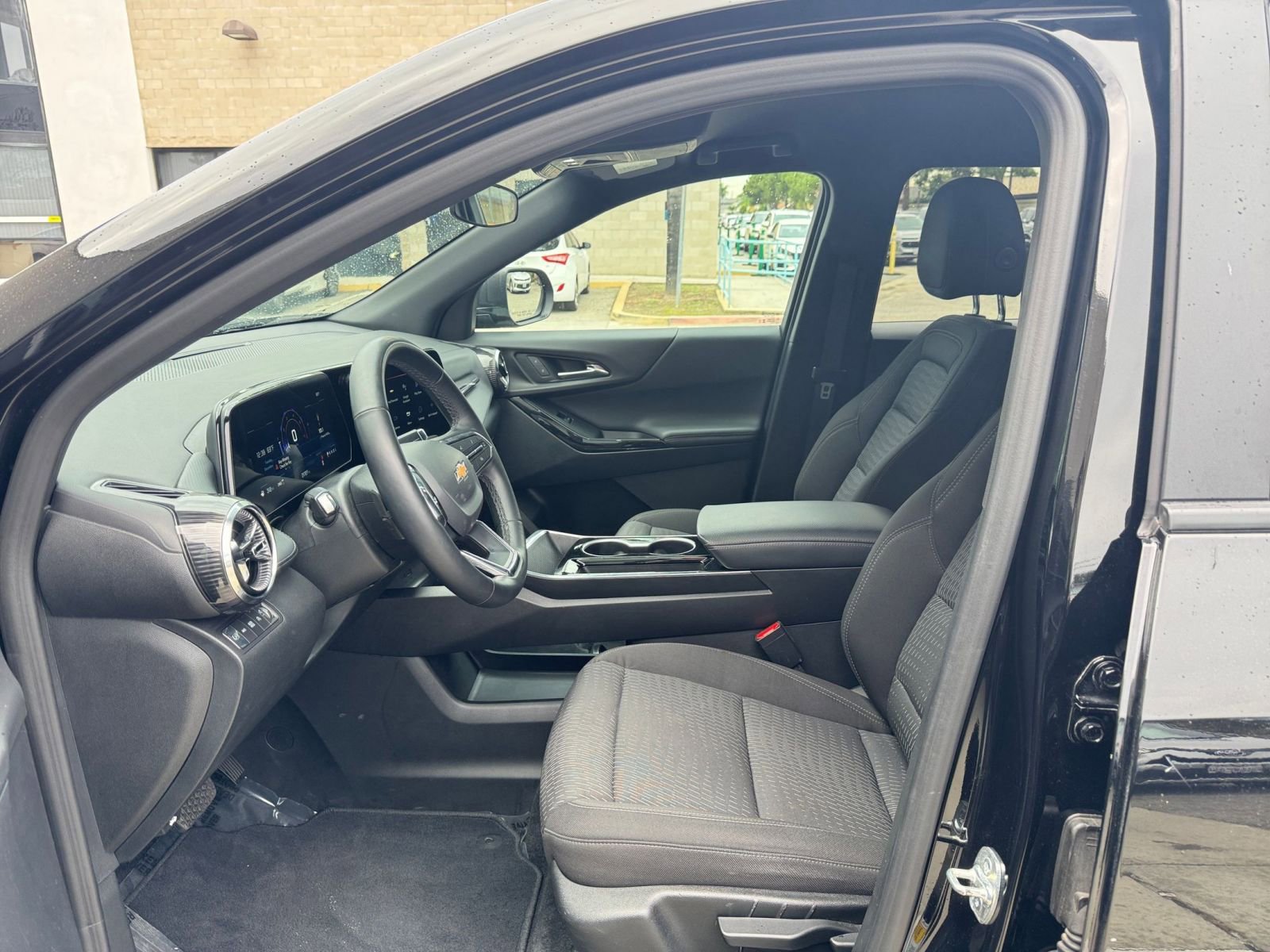 Used 2025 Chevrolet Equinox LT image 25