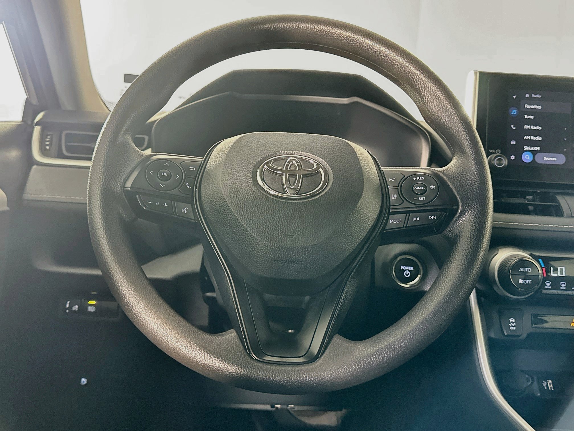 Used 2025 Toyota RAV4 XLE AWD/4WD image 18