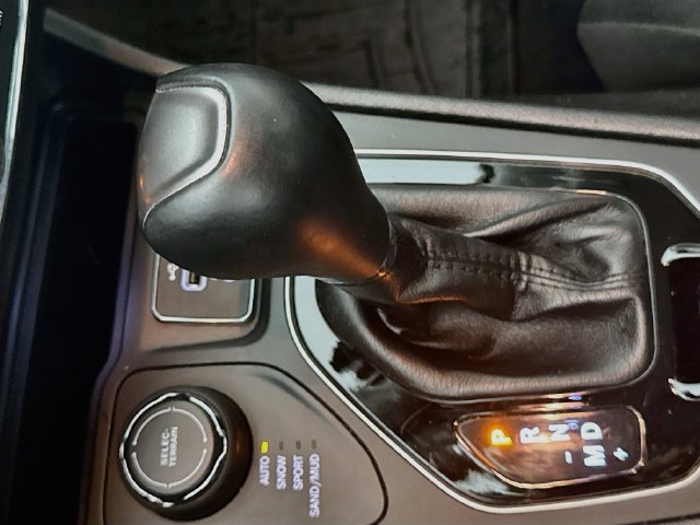 Used 2019 Jeep Cherokee Limited AWD/4WD image 20