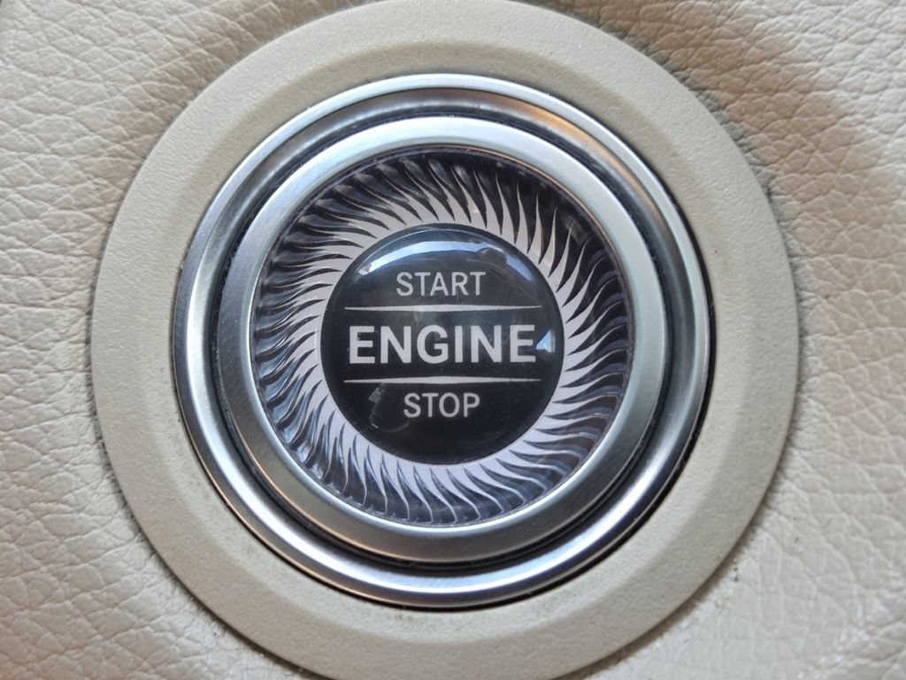 Used 2020 Mercedes-Benz GLC 300 4MATIC image 33