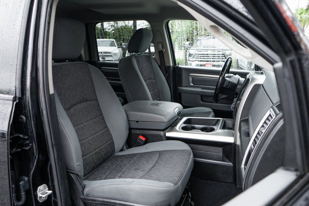 Used 2020 RAM 1500 Classic SLT w/ Luxury Group image 34