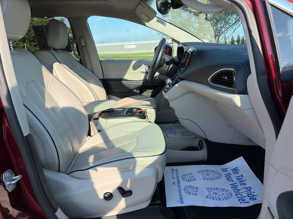 Used 2018 Chrysler Pacifica Limited w/ Advanced Safetytec Group FWD image 28