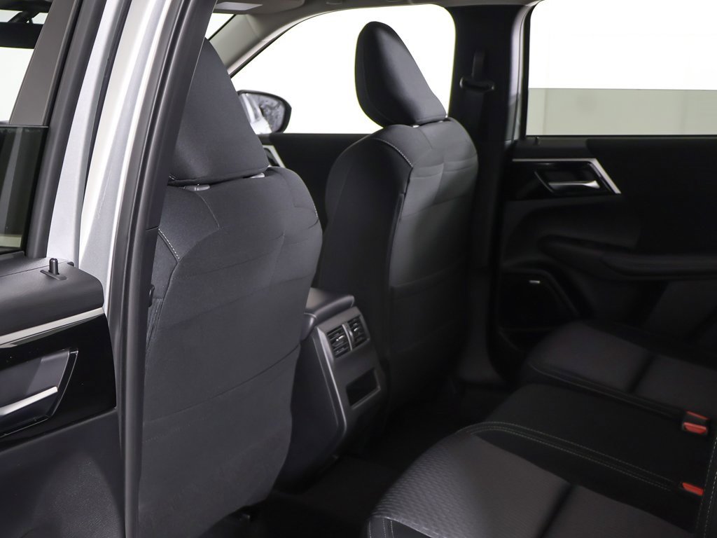 New 2026 Mitsubishi Outlander ES image 28