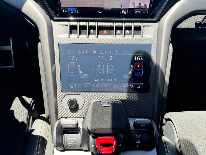 Used 2023 Lamborghini Urus Performante AWD/4WD image 25