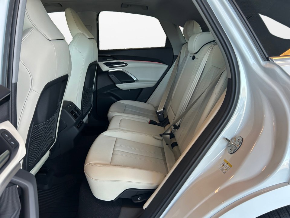 New 2025 Audi Q5 Prestige image 13