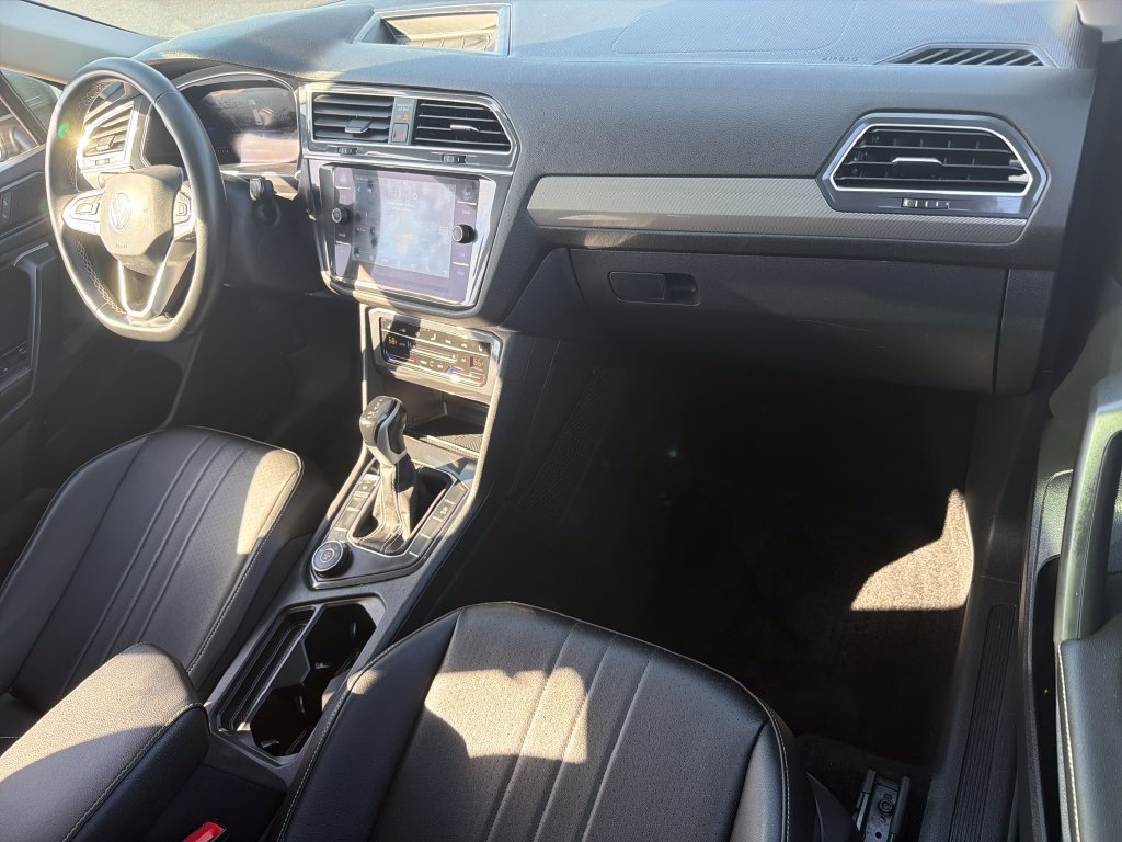 Certified 2023 Volkswagen Tiguan SE w/ Panoramic Sunroof Package AWD/4WD image 27