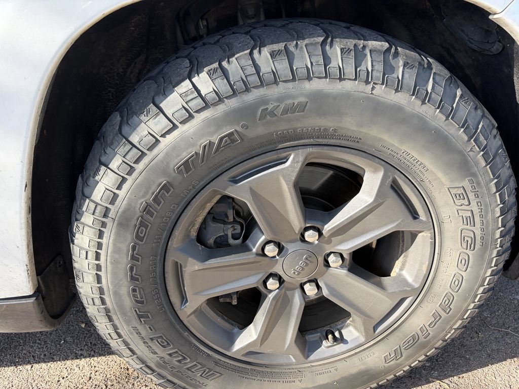 Used 2016 Jeep Grand Cherokee Summit AWD/4WD image 8