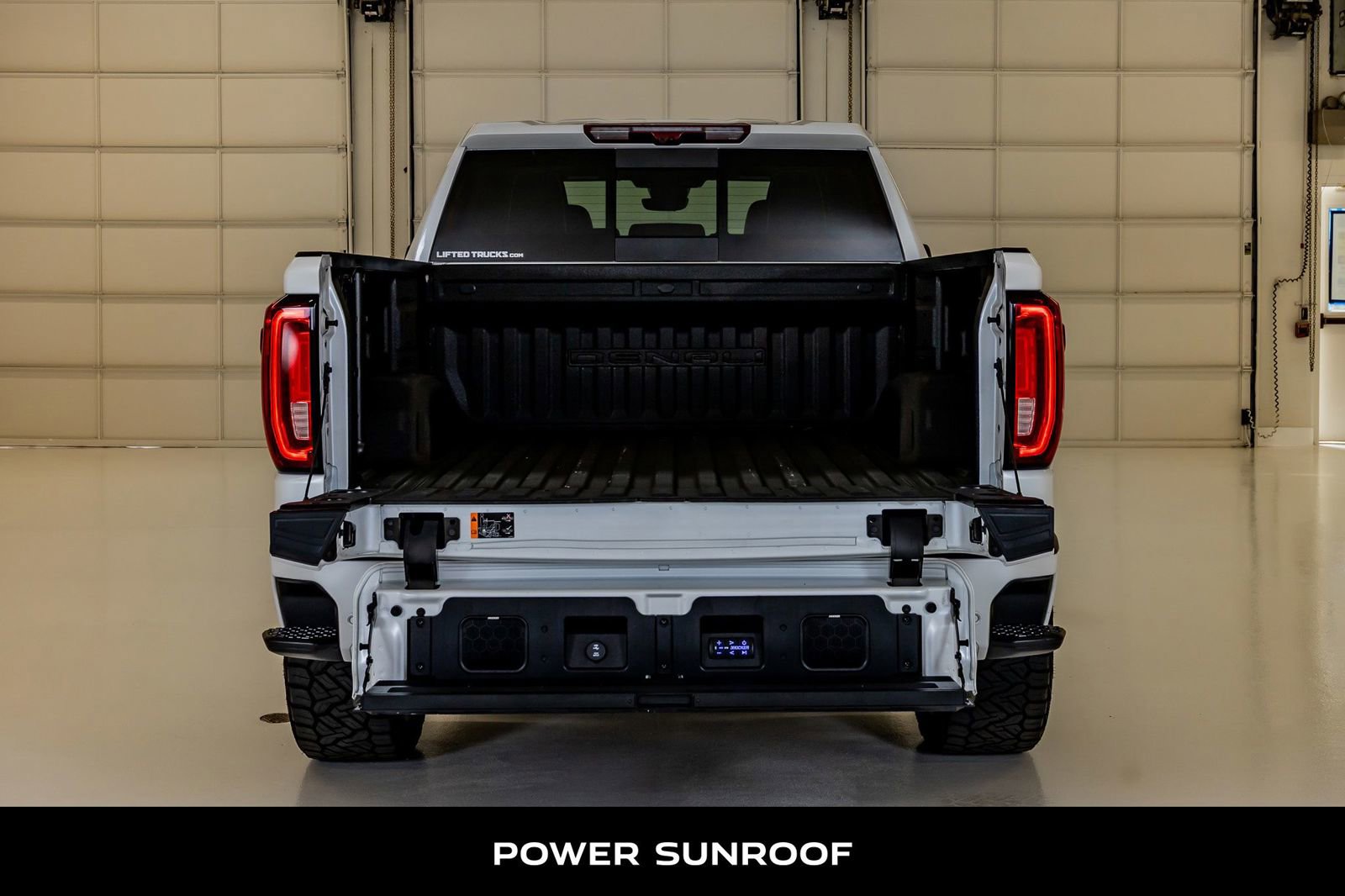 Used 2024 GMC Sierra 1500 Denali Ultimate image 8