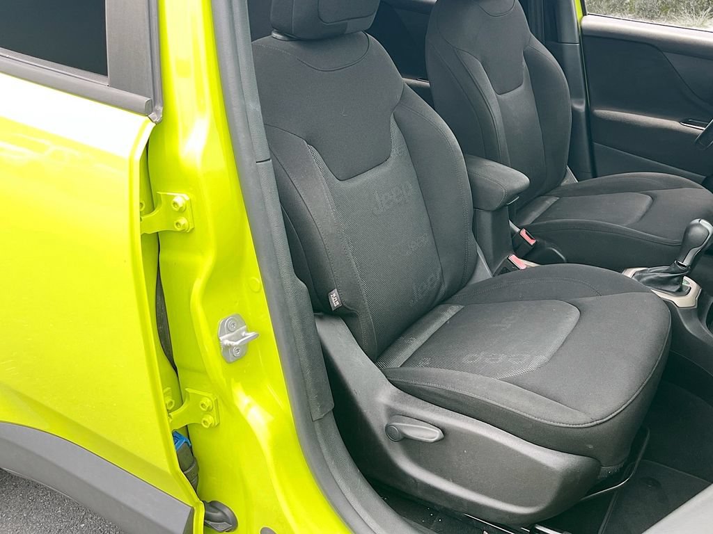 Certified 2017 Jeep Renegade Latitude w/ Popular Equipment Group FWD image 26