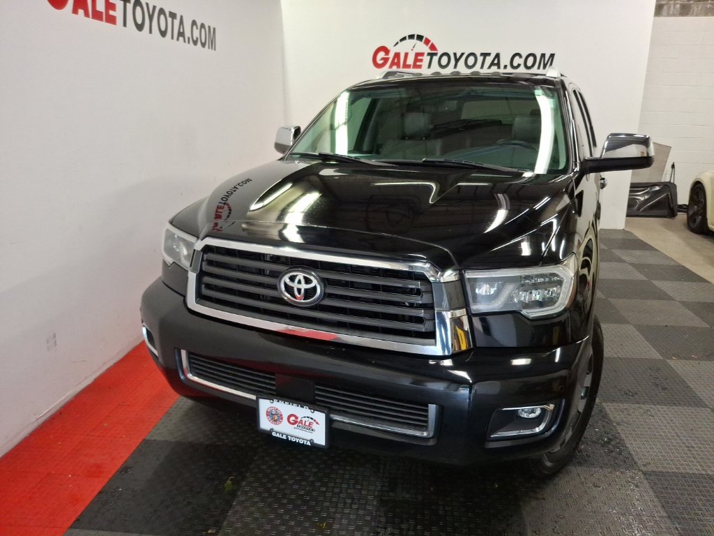 Used 2021 Toyota Sequoia Limited w/ Safety & Convenience Package AWD/4WD image 3