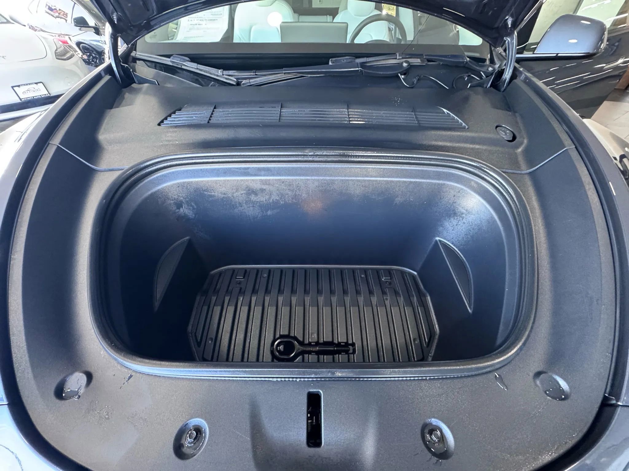 Used 2022 Tesla Model Y Long Range image 34