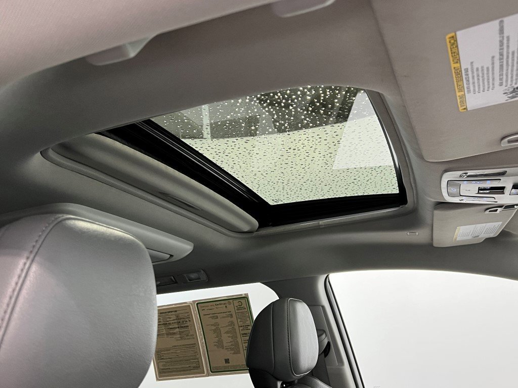 Used 2023 Toyota Sienna Limited image 19