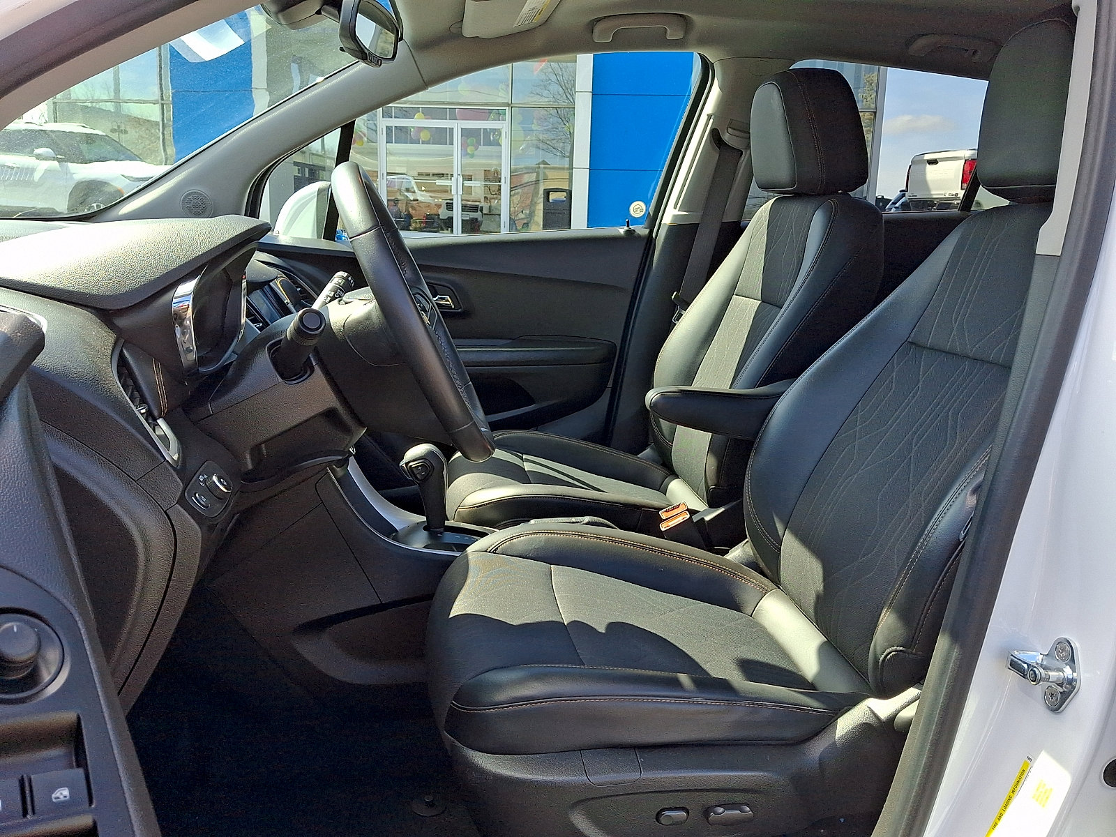 Used 2022 Chevrolet Trax LT w/ Sport Edition image 14