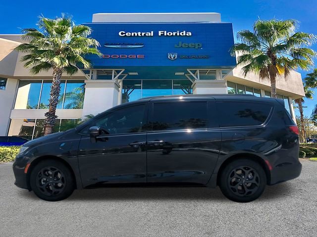 Used 2021 Chrysler Pacifica Touring-L w/ Uconnect Theater Family Group FWD image 8