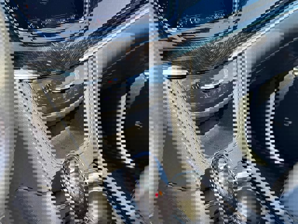 Used 2020 Cadillac XT6 Premium Luxury image 23